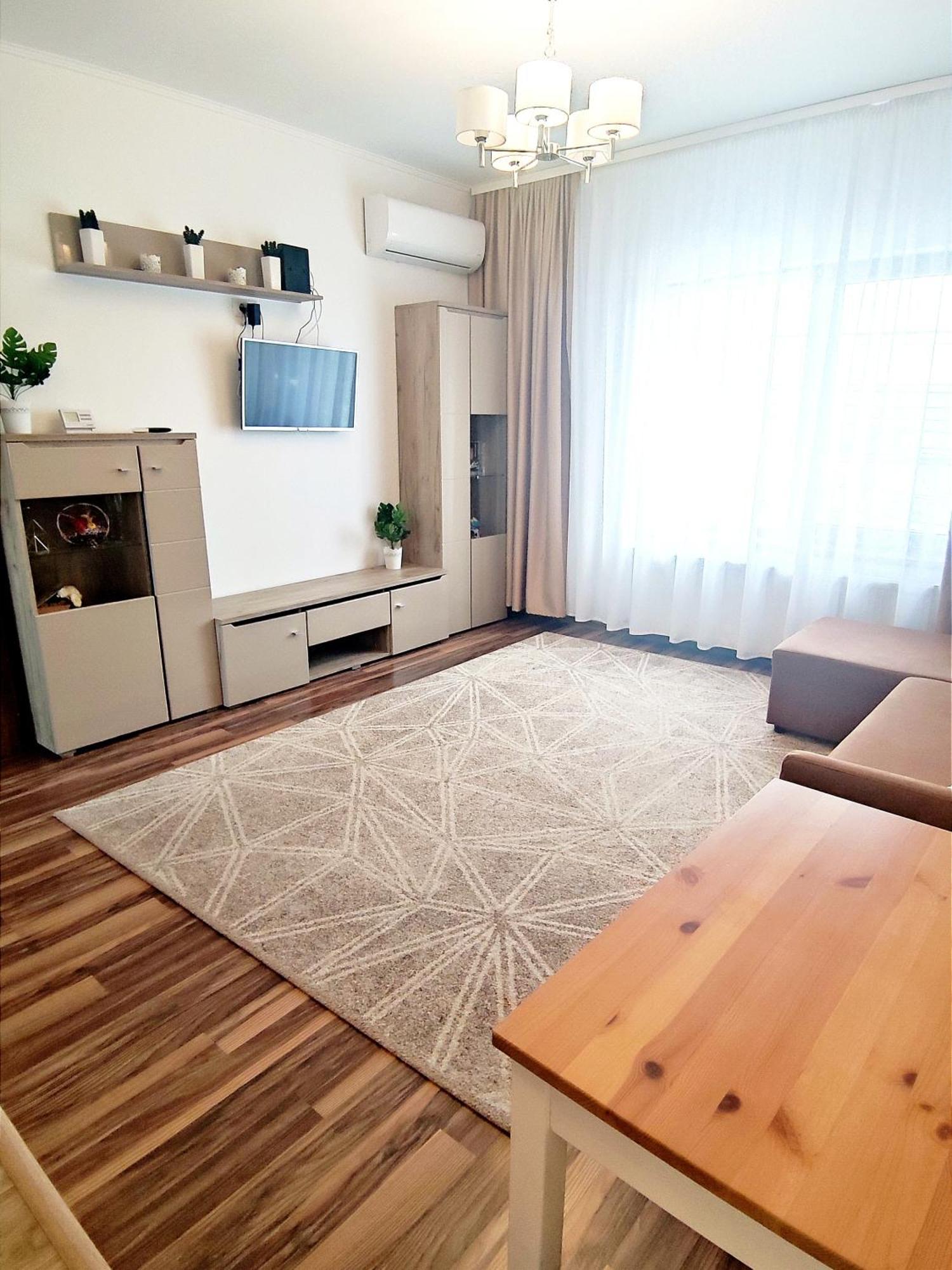 Charming Apartment In Villa Iasi Eksteriør billede
